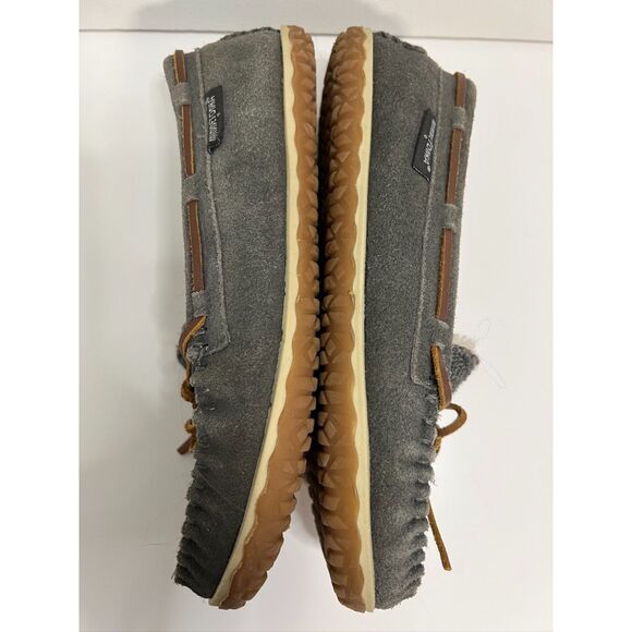 Minnetonka Tilia moccasin slipper in grey suede. Size 9(W). - Picture 6 of 8